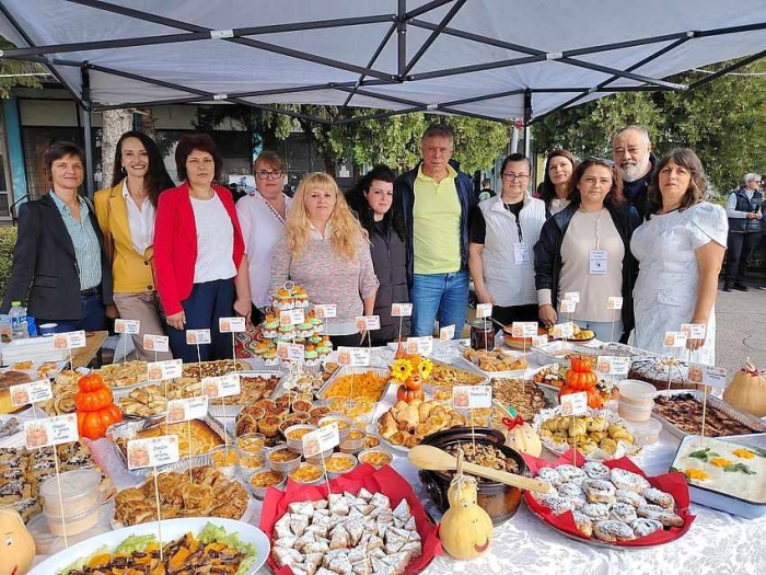 Вкусни и здравословни ястия от тиква опитаха гостите на деветото фолклорно издание „На празник в село Правда“