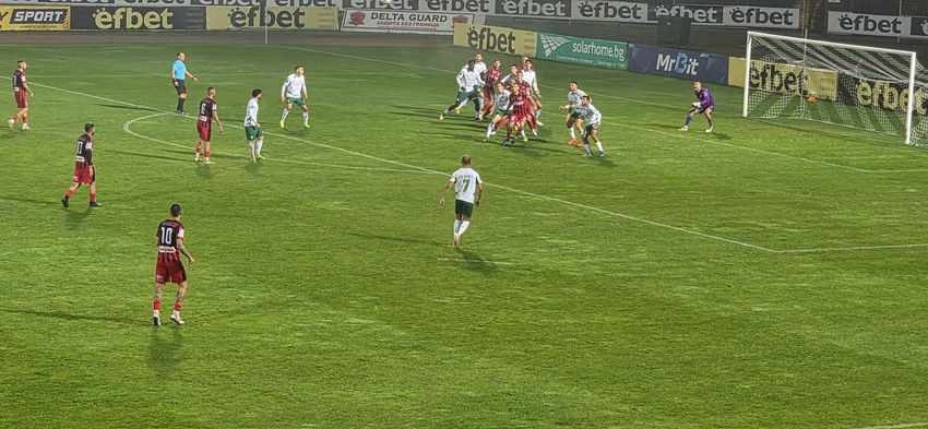 Локомотив (Горна Оряховица) продължава победния си ход във Втора лига след успех над Берое (СНИМКИ)